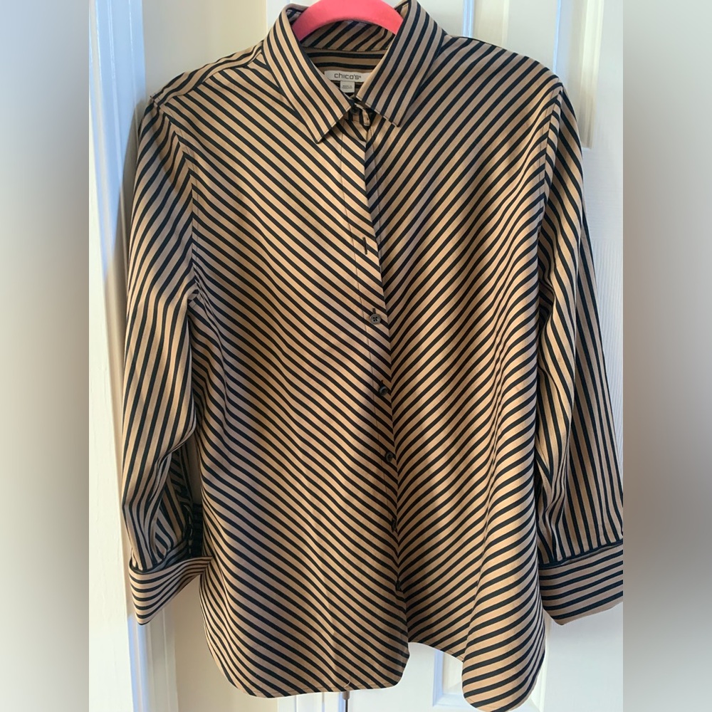 Chicos striped button down shirt
Size 2 EUC